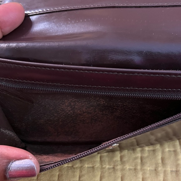 Gucci leather wallet. 100% Authentic. PreLoved but still lots of life left. - Picture 12 of 16